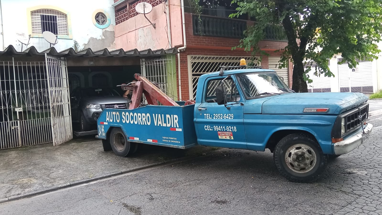 Guincho Valdir realizando socorro veicular na Zona Norte de São Paulo
