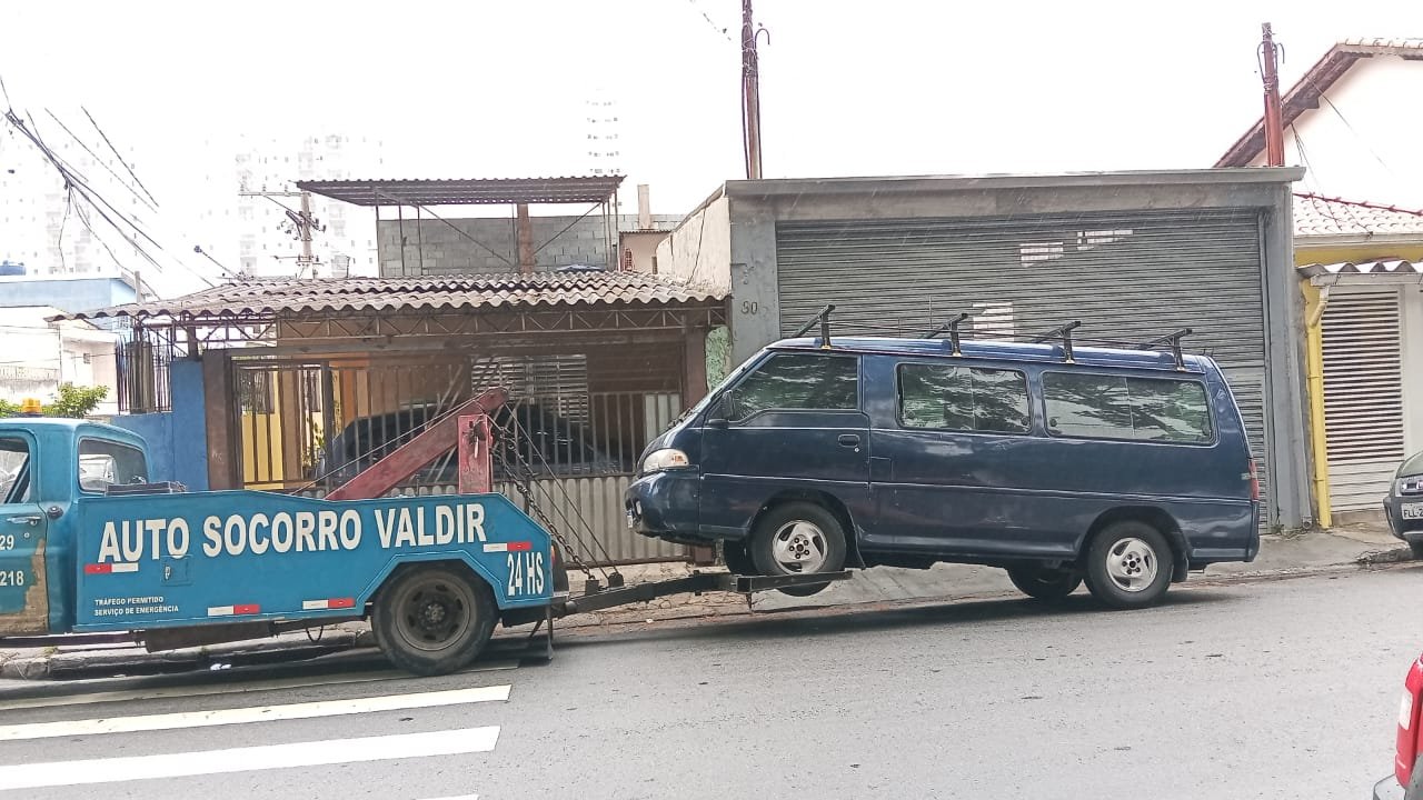 Guincho pesado para caminhões e ônibus com braço hidráulico de alta capacidade